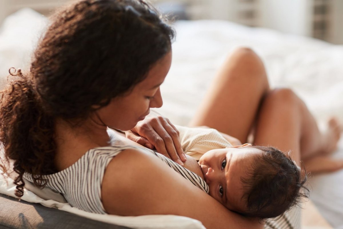 Agosto Dourado: qualidade do leite materno depende da alimentação e hidratação da lactante!
