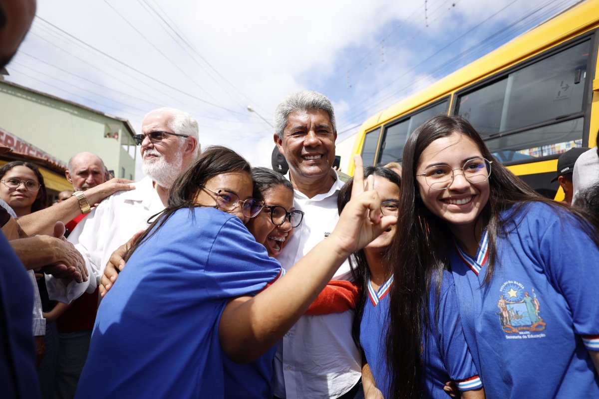 Quaest: baianos avaliam Educação como melhor área da gestão de Jerônimo; Segurança pública é a pior