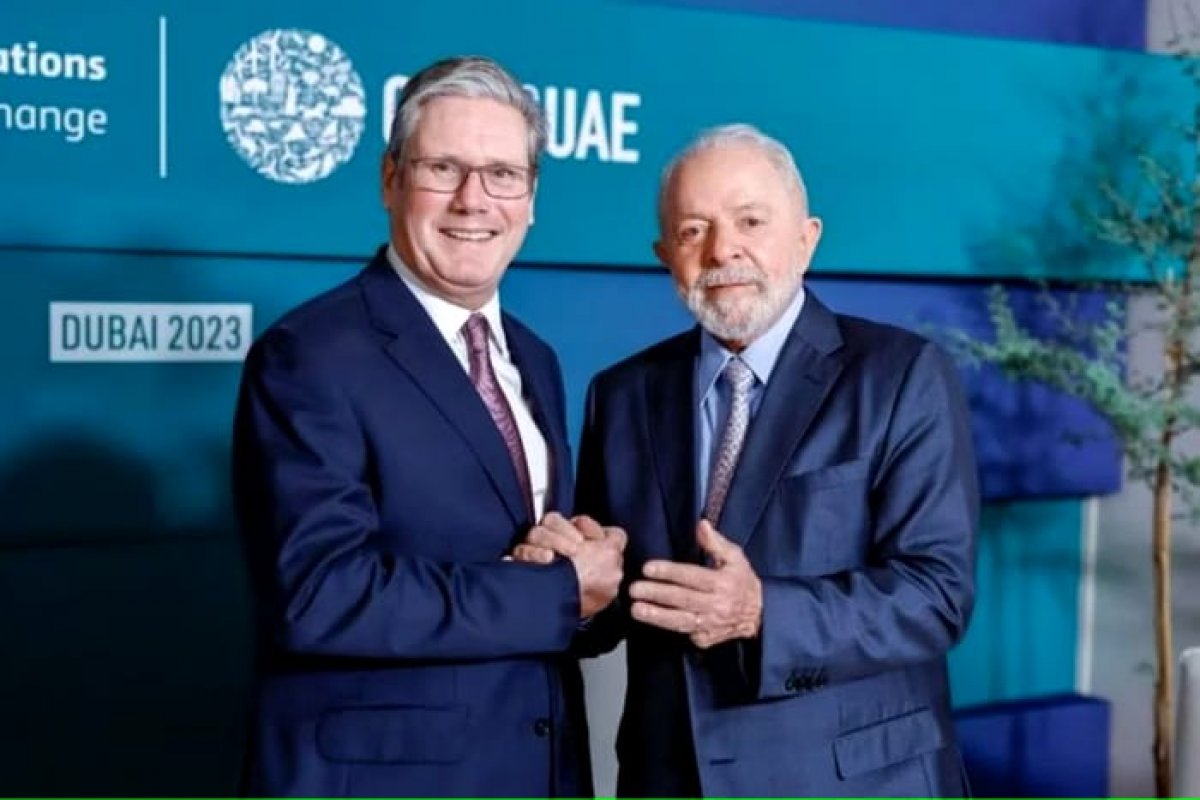 Lula convida primeiro-ministro do Reino Unido, Keir Starmer, para 'cúpula da democracia'