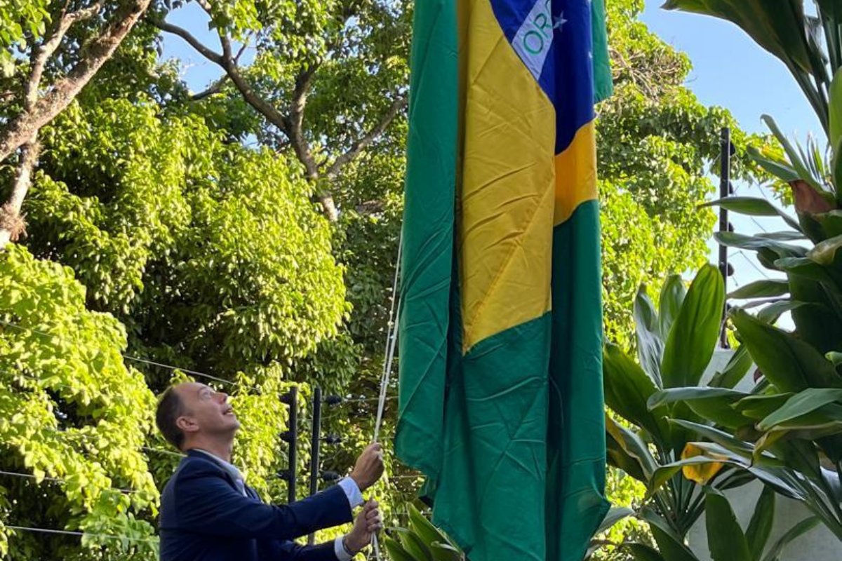 Brasil assume custódia da diplomacia argentina na Venezuela após Maduro expulsar representantes; Milei agradece