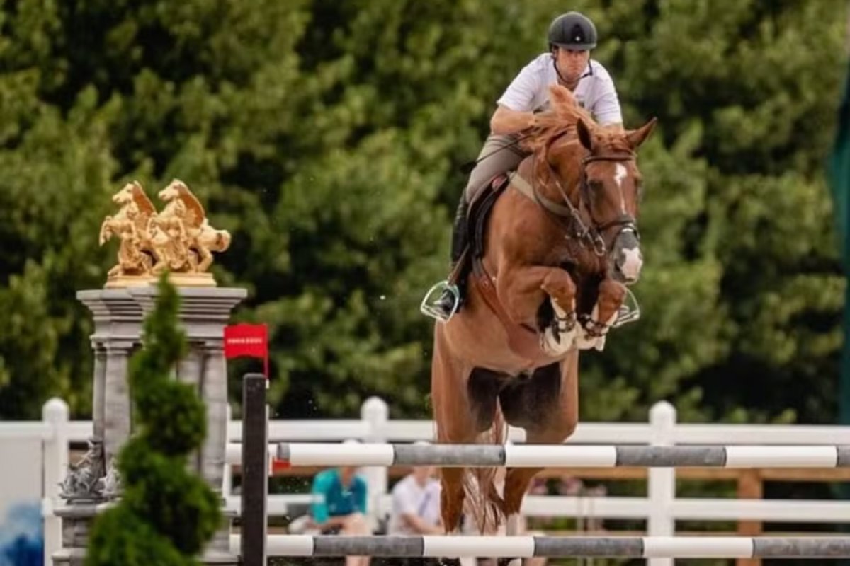 Cavaleiro machuca animal com espora e Brasil é eliminado no hipismo
