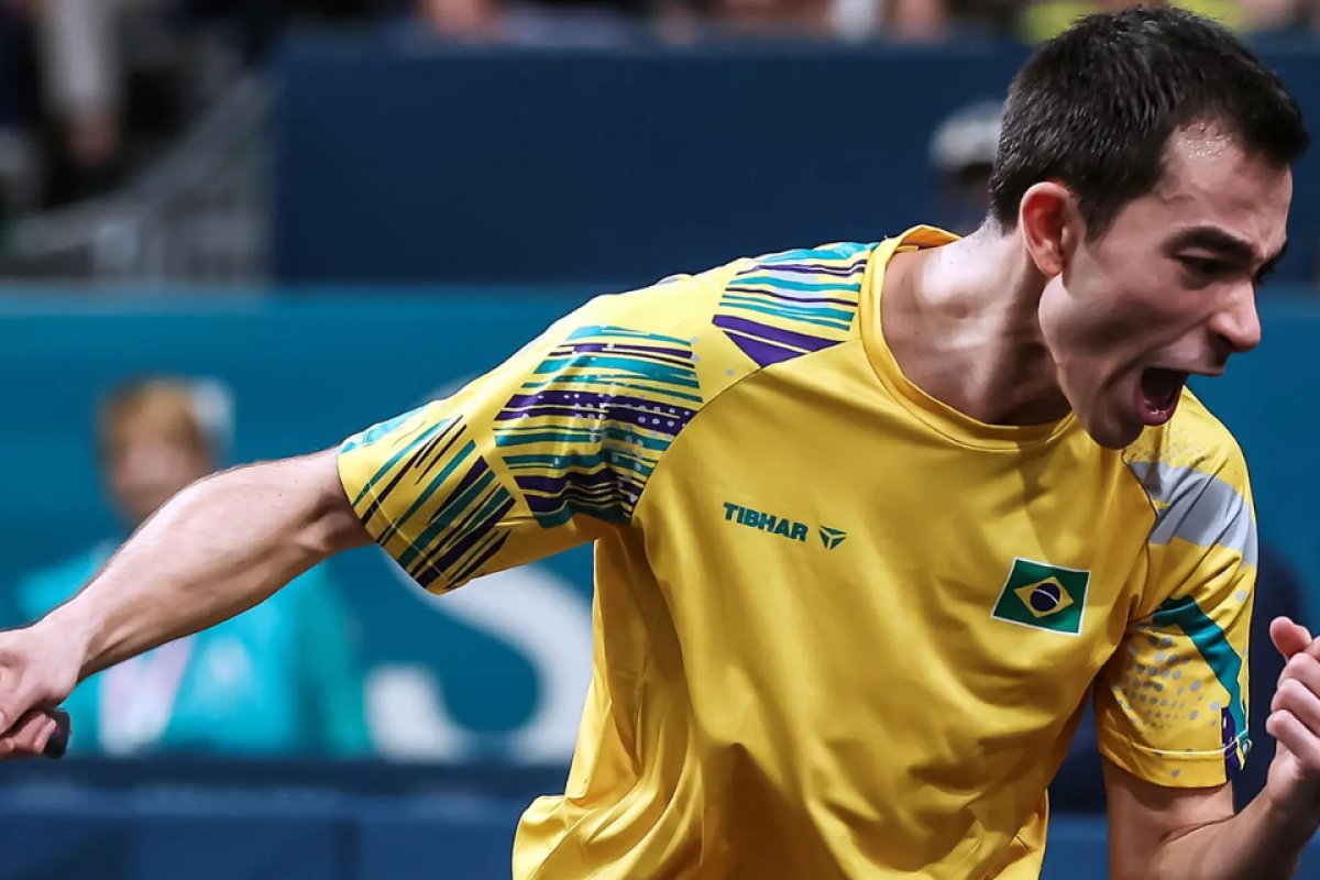 Calderano dá show, vence e fica a uma vitória de medalha no tênis de mesa