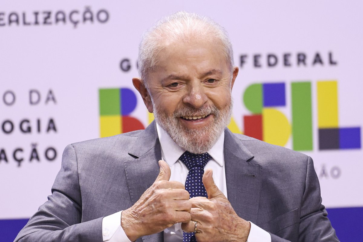 Lula sanciona novo ensino médio, mas veta mudança no Enem