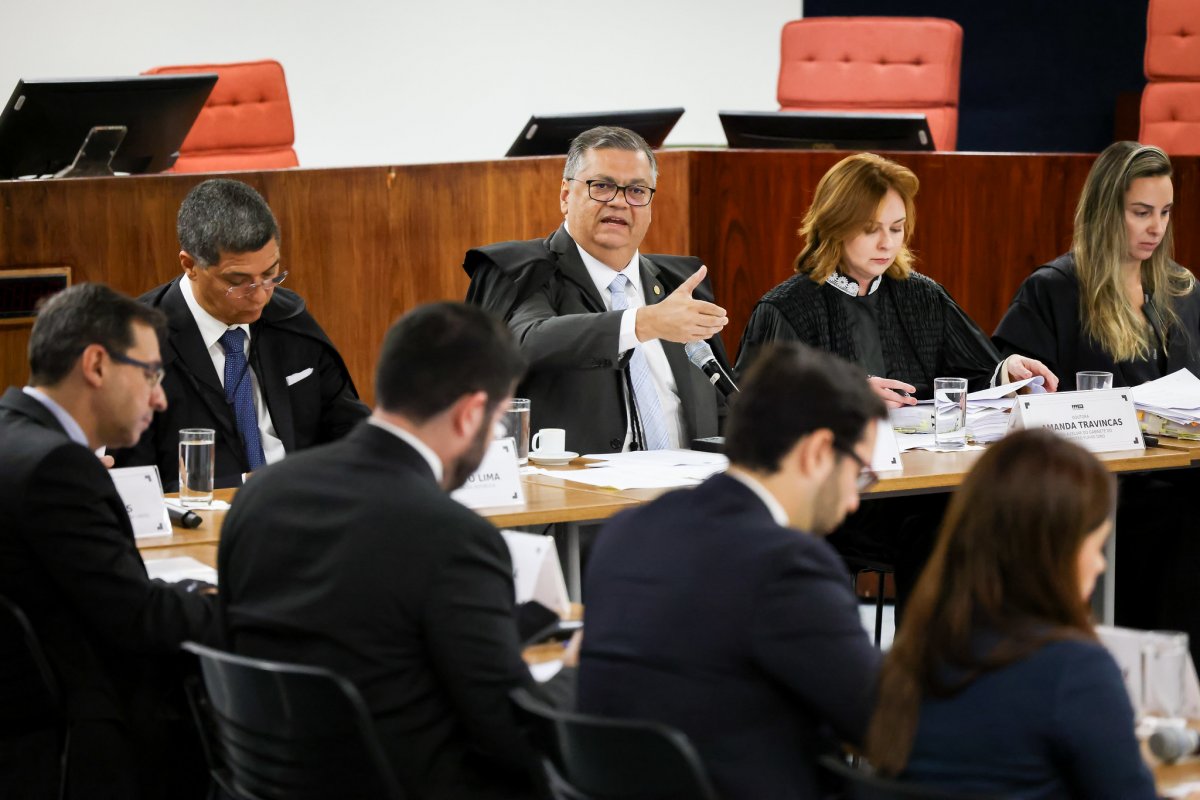 Dino alerta Congresso sobre drible à decisão do STF por transparência em emendas