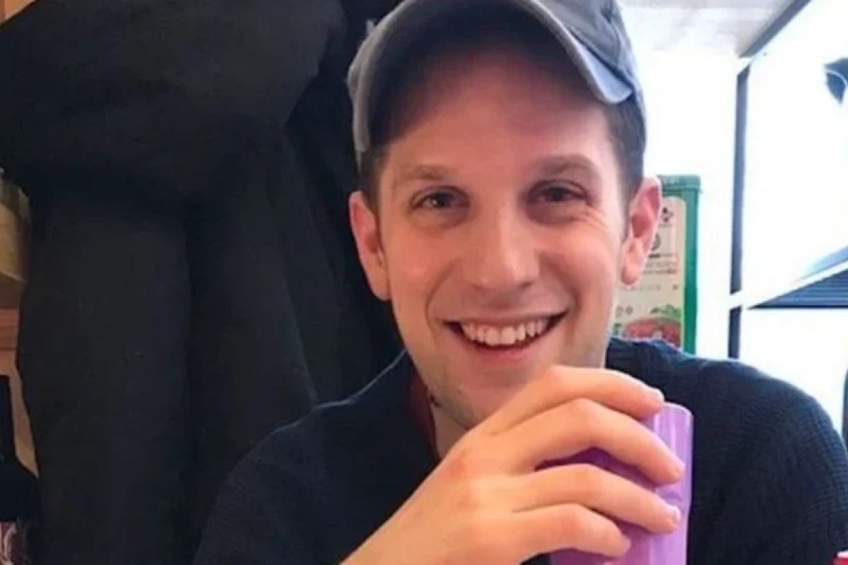 Jornalista Evan Gershkovich é libertado pela Rússia em troca de prisioneiros