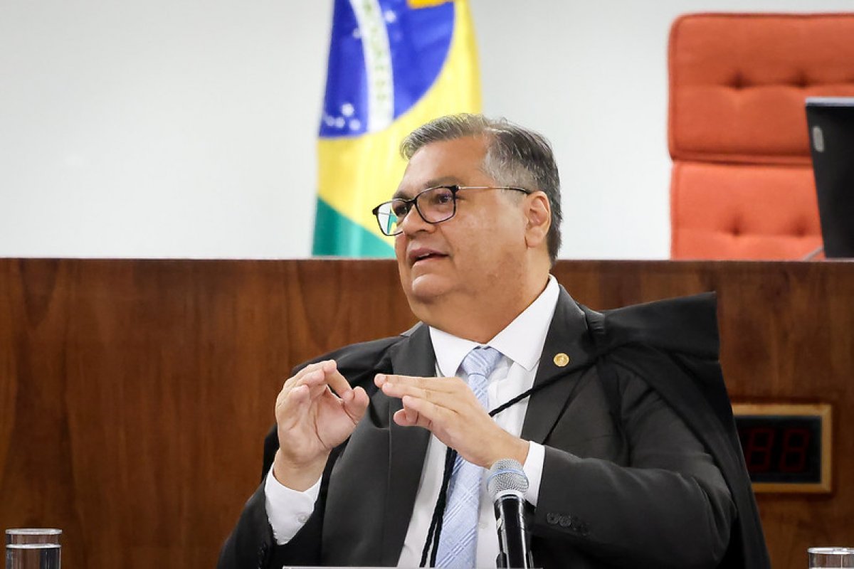 Dino determina que governo só pague emendas sob prévia e total transparência