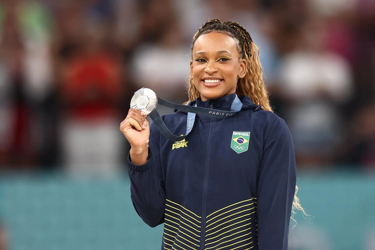 Paris 2024: Rebeca brilha e Caio Bonfim conquista medalha inédita na marcha; confira resumo do dia