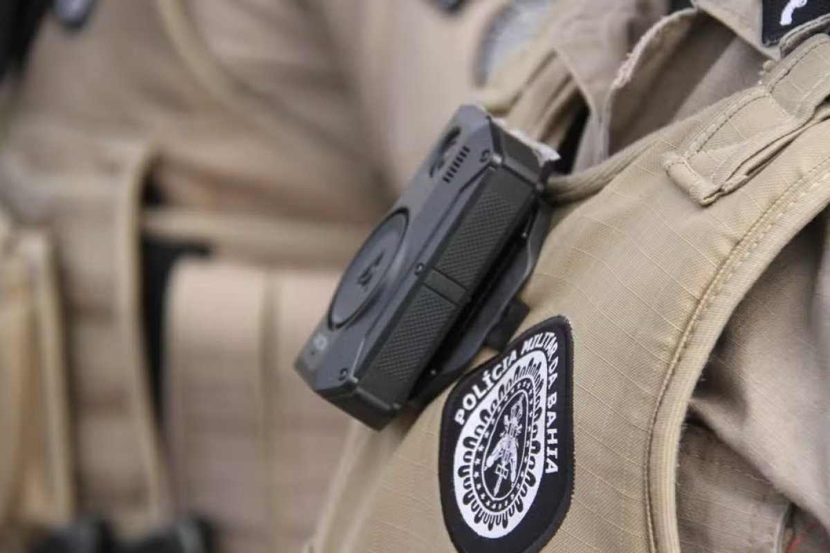 Câmeras corporais: policiais militares de mais duas companhias de Salvador recebem equipamento