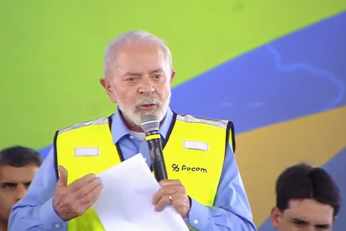 Lula avisa plateia no Ceará sobre ouro de Bia Souza no judô e defende programa Bolsa Atleta