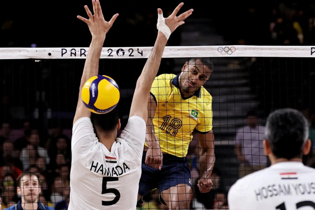 Brasil desencanta no vôlei, vence a 1ª e garante vaga nas quartas em Paris