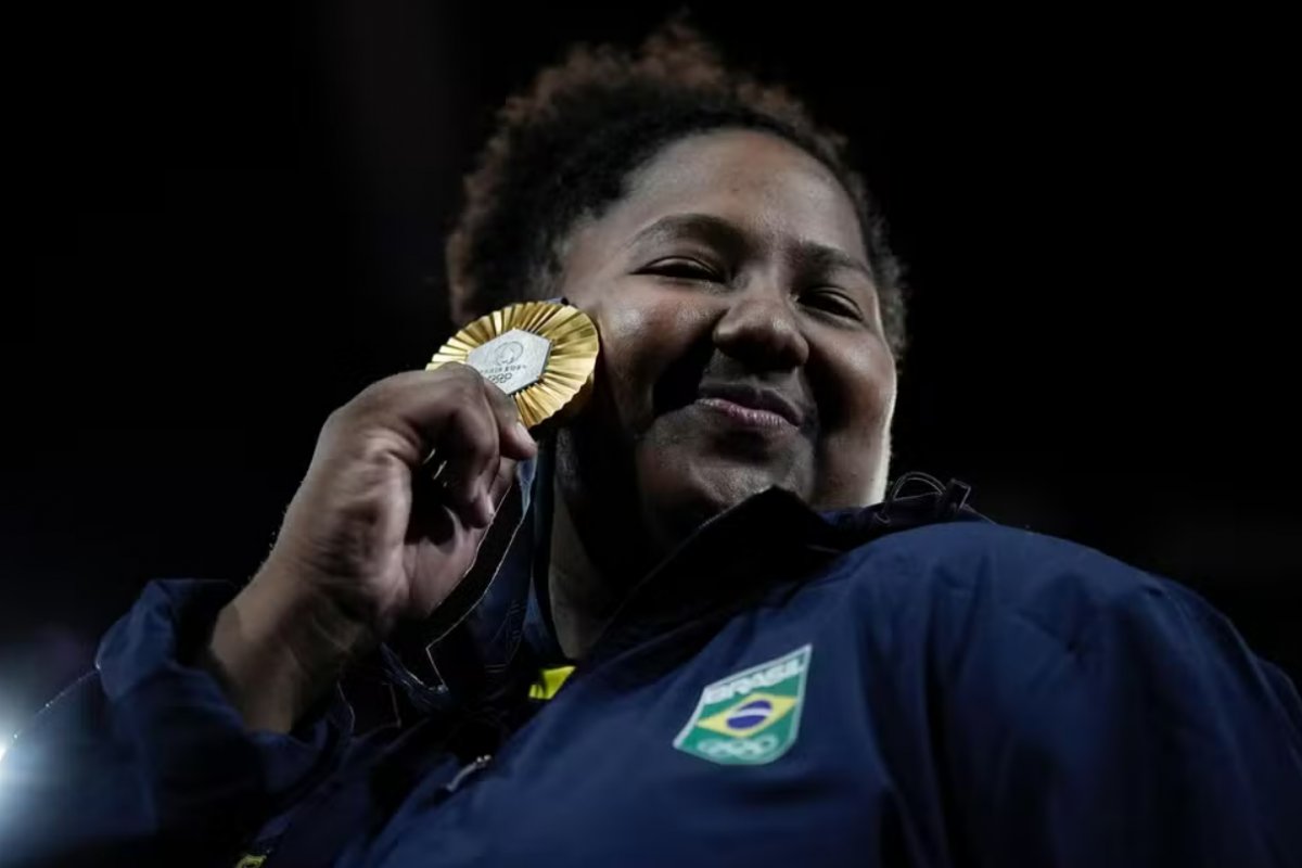 Brasil tem Bia Souza e mais mulheres inspiradas e avança nas equipes de judô