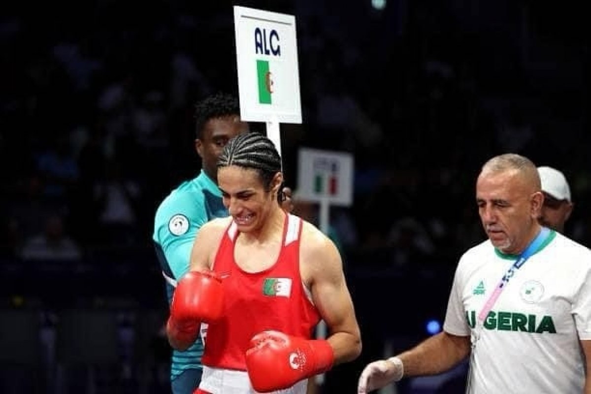 Imane Khelif, pugilista atacada por teste de gênero, vence e vai às semifinais