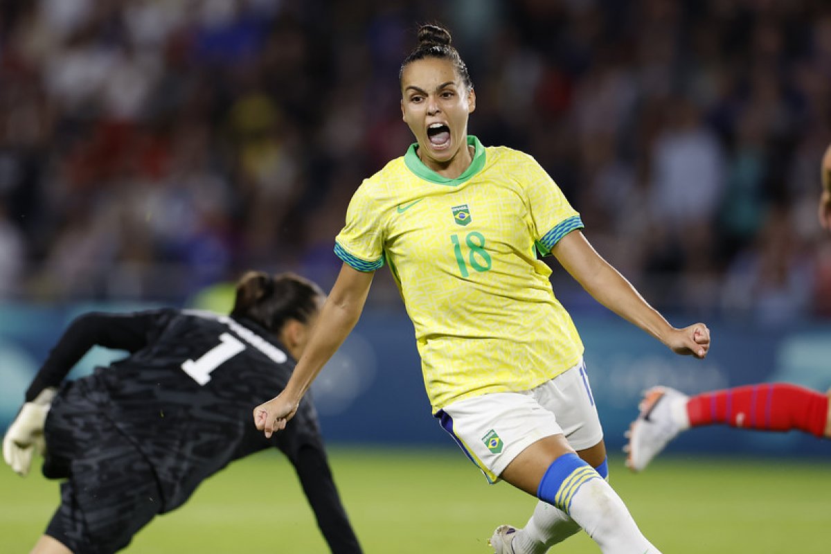 Brasil segura pressão, vence a França e vai à semi das Olimpíadas no futebol feminino