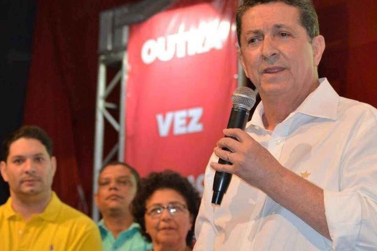 PT deve expulsar Geraldo Simões por aliança com ACM Neto