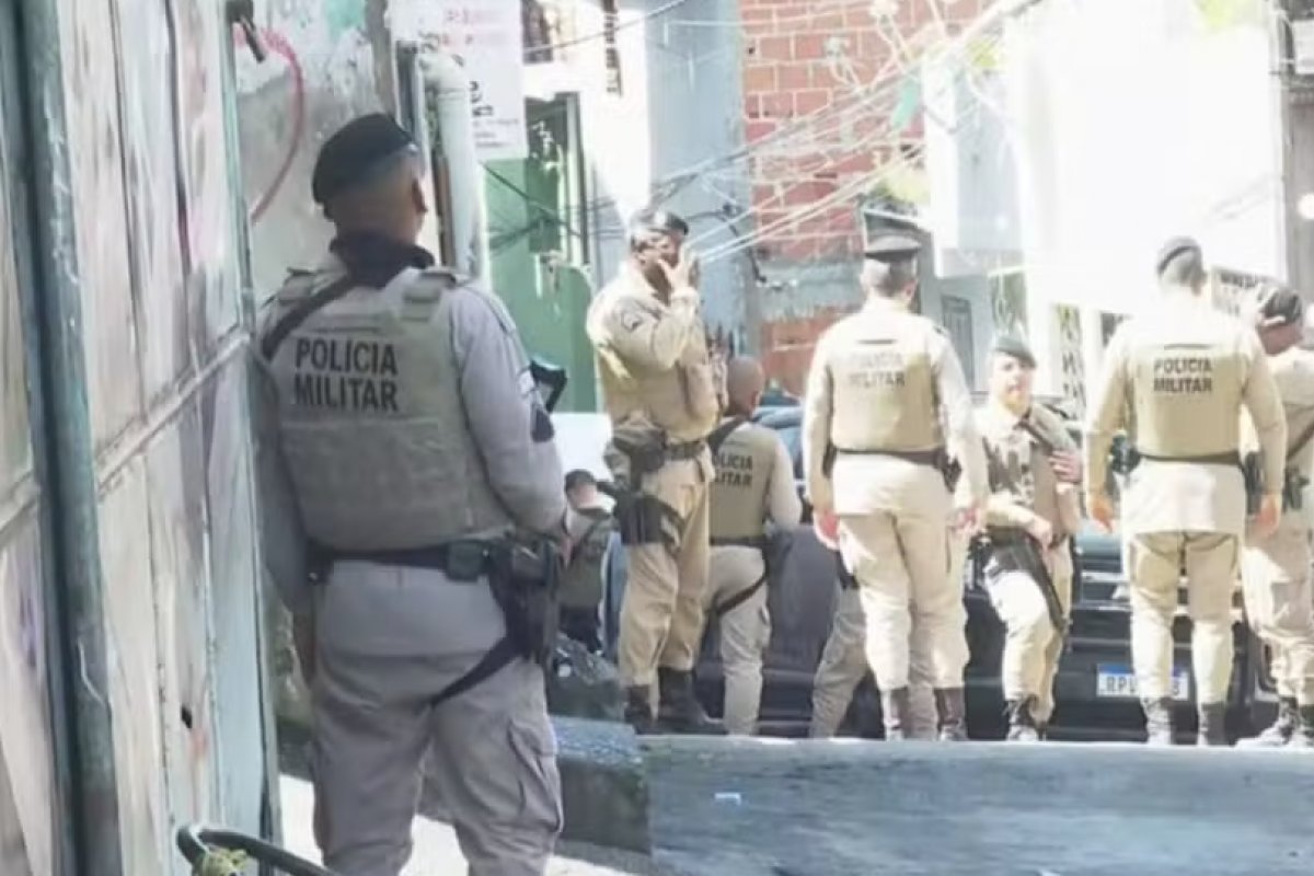 Bebê é libertado após ser feito de refém por foragido do sistema prisional no bairro da Engomadeira