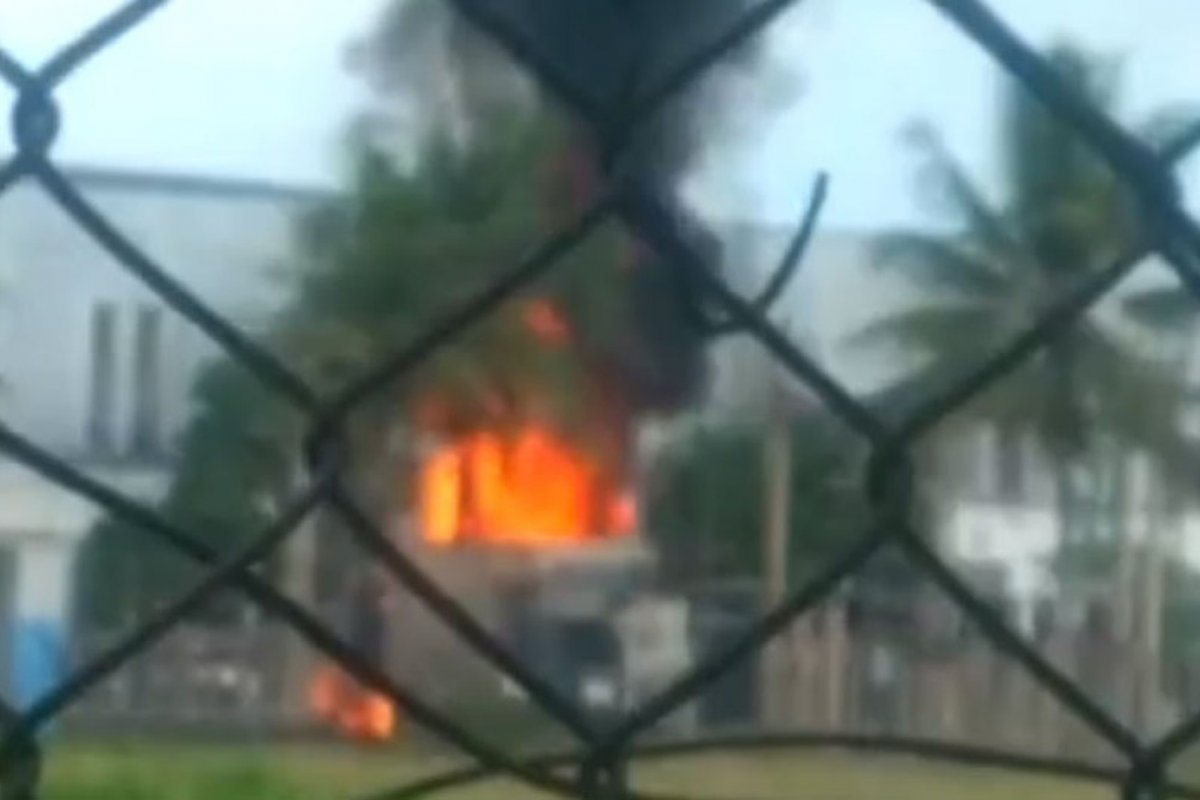 Incêndio atinge fábrica de pneu em Feira de Santana