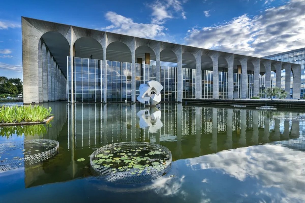 Itamaraty adota pela 1ª vez ação afirmativa para mulheres em concurso de diplomata