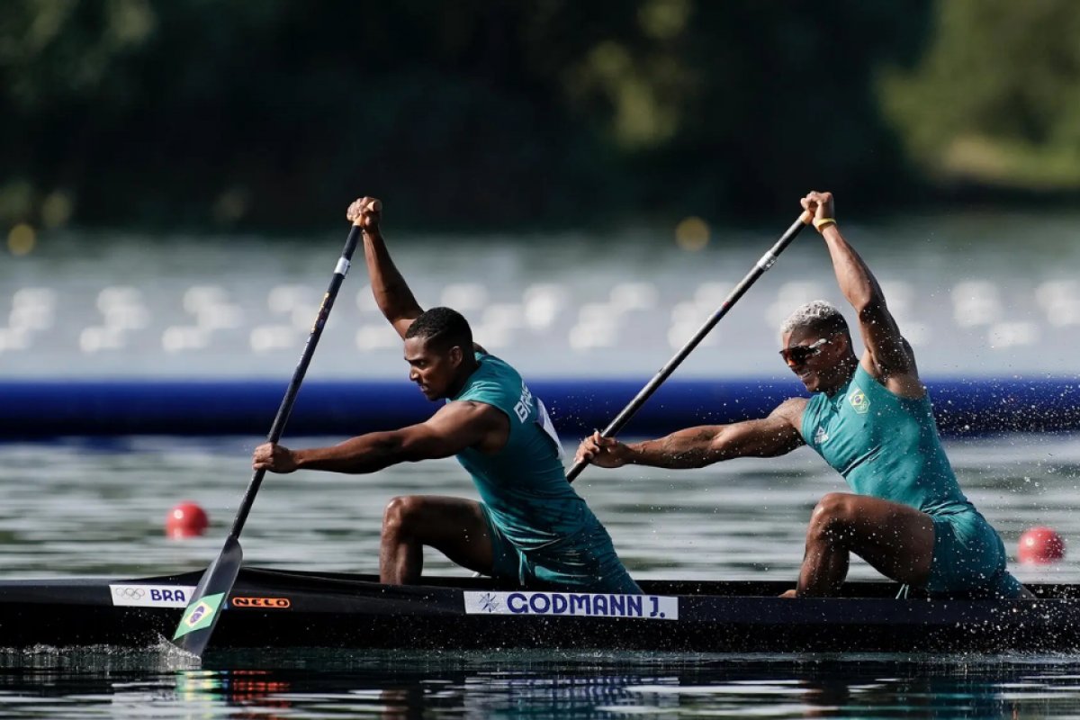 Isaquias Queiroz e Jacky Godmann avançam para as semifinais da canoagem C2