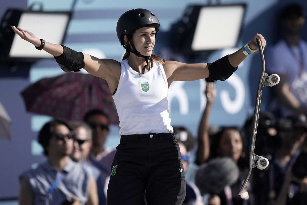 Dora Varella avança para a final do skate park em Paris 2024