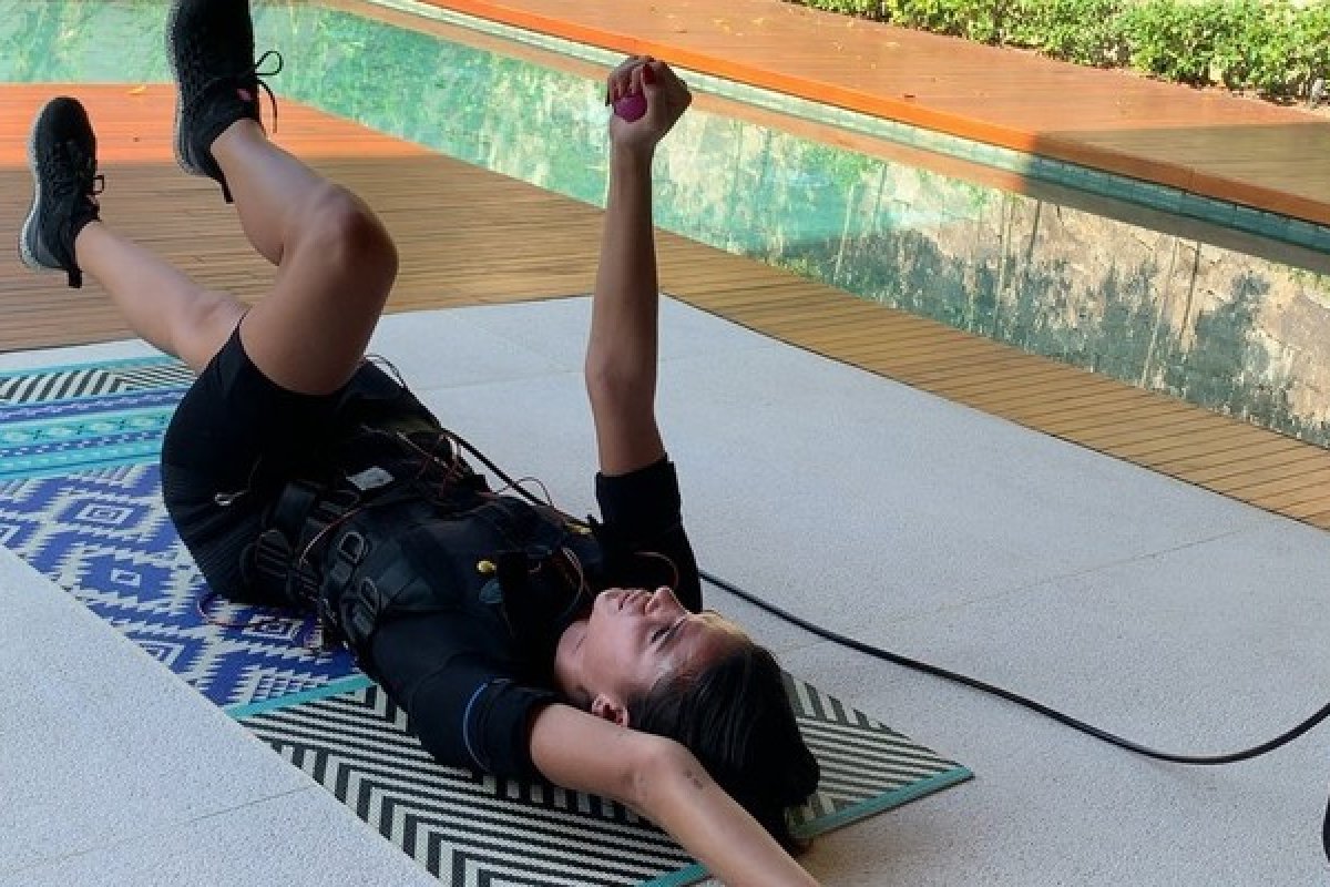 Bruna Marquezine investe em treino com 'choques'