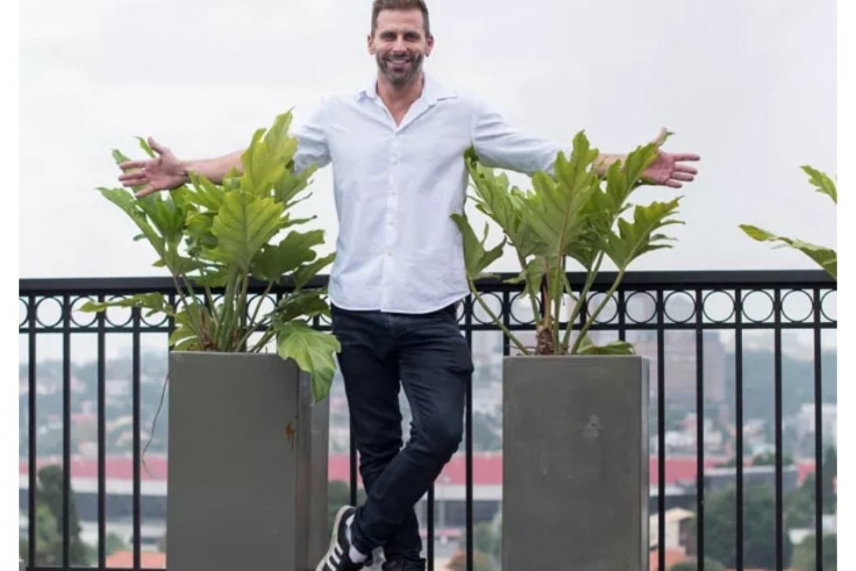 Henri Castelli mostra para a Casa Vogue sua cobertura com vista para o estádio do Morumbi