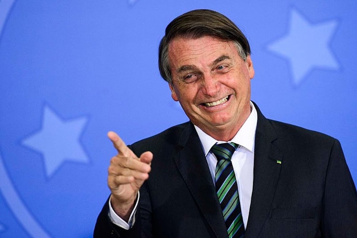 “Mosquitos unidos pela democracia”, afirma Bolsonaro ao ironizar Lula sobre aumento da dengue