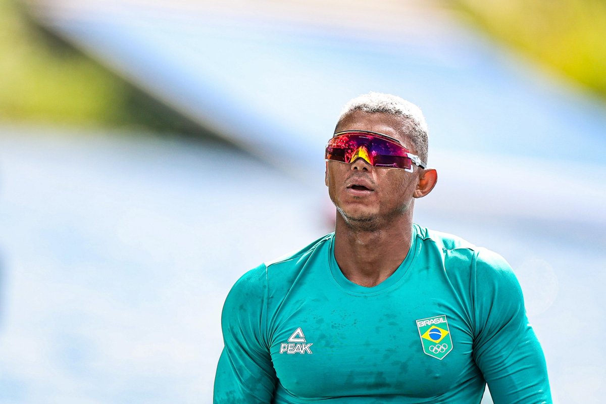 Isaquias avança com tranquilidade e vai direto à semi do C1 1000m em Paris