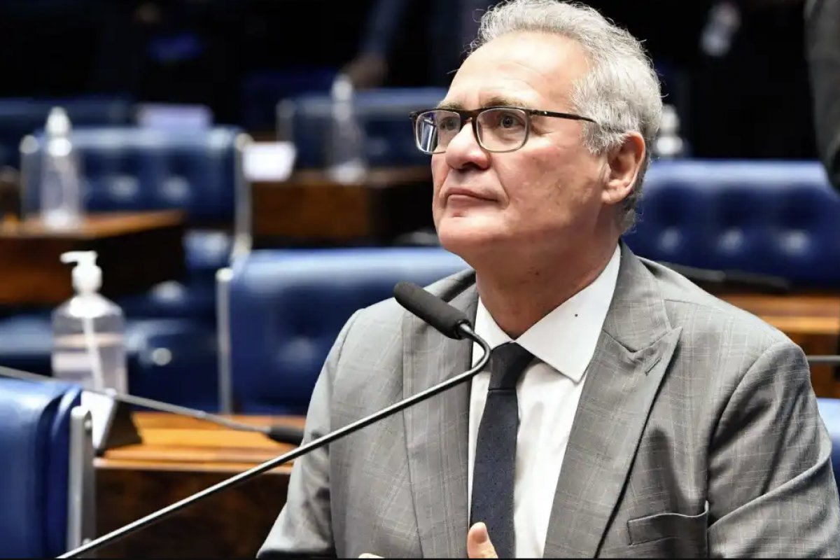 Renan Calheiros defende maior poder de fiscalização para Comissão de Inteligência