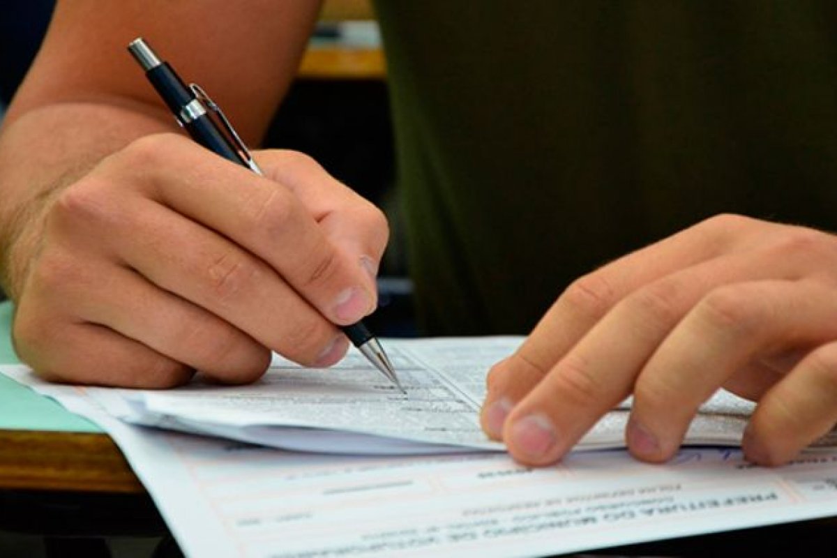 Órgãos e instituições abrem inscrições para concursos nesta segunda (27)