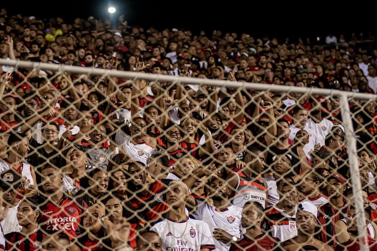 Vitória tem parceria com empresa especializada para combater uso da marca sem autorização