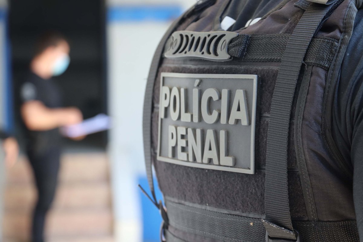 Segundo policial penal é preso por suspeita de entrar com drogas e celulares em presídio na BA