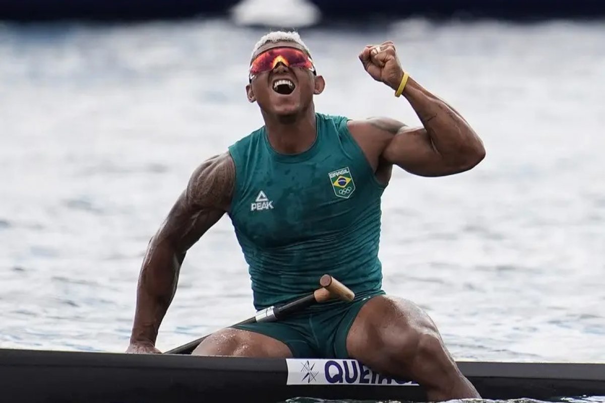 Isaquias Queiroz ressurge após ano de descanso e leva medalha de prata em Paris