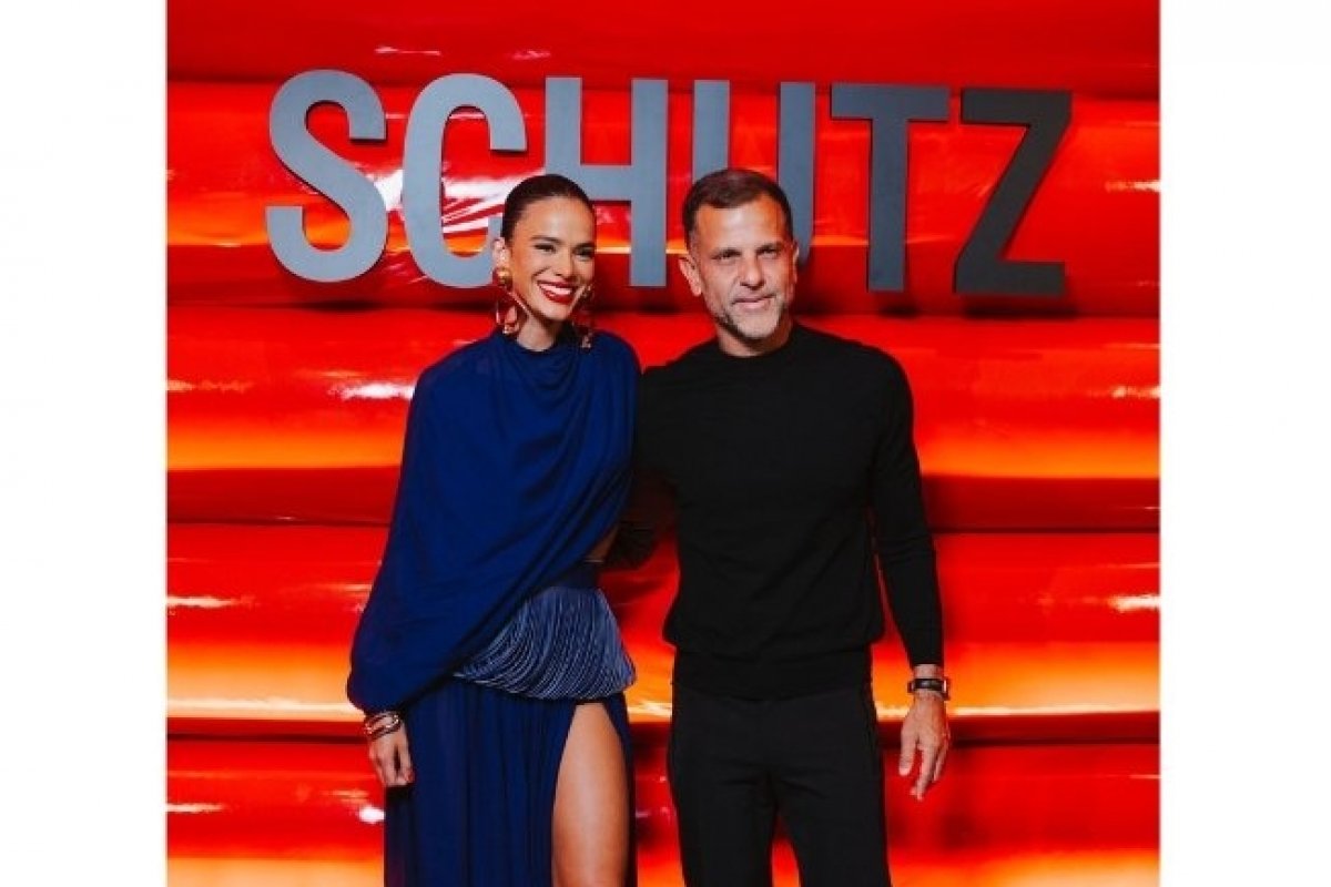 Bruna Marquezine brilha em evento para lançamento da campanha Summer 25 da Schutz!