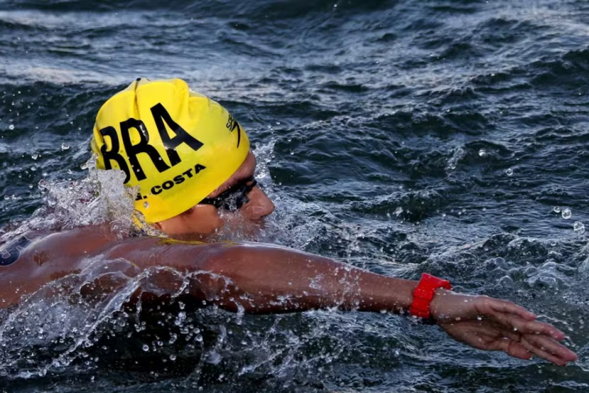 Guilherme Costa abandona a maratona aquática; húngaro leva o ouro