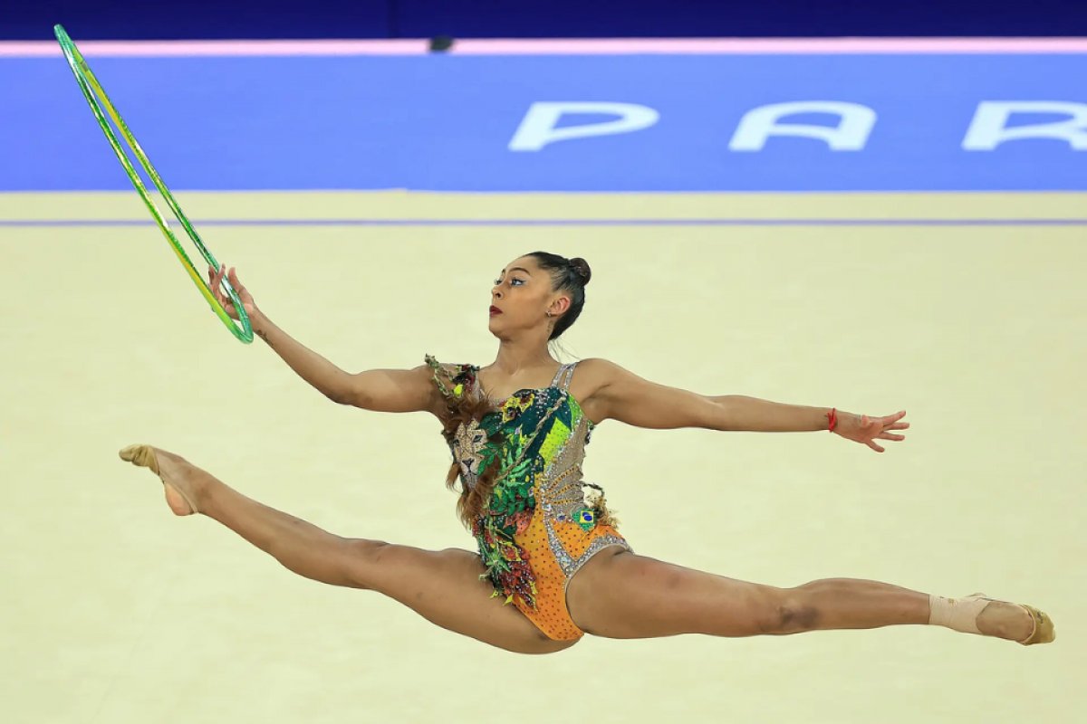 Babi Domingos fica em 10º e é melhor do Brasil na ginástica rítmica