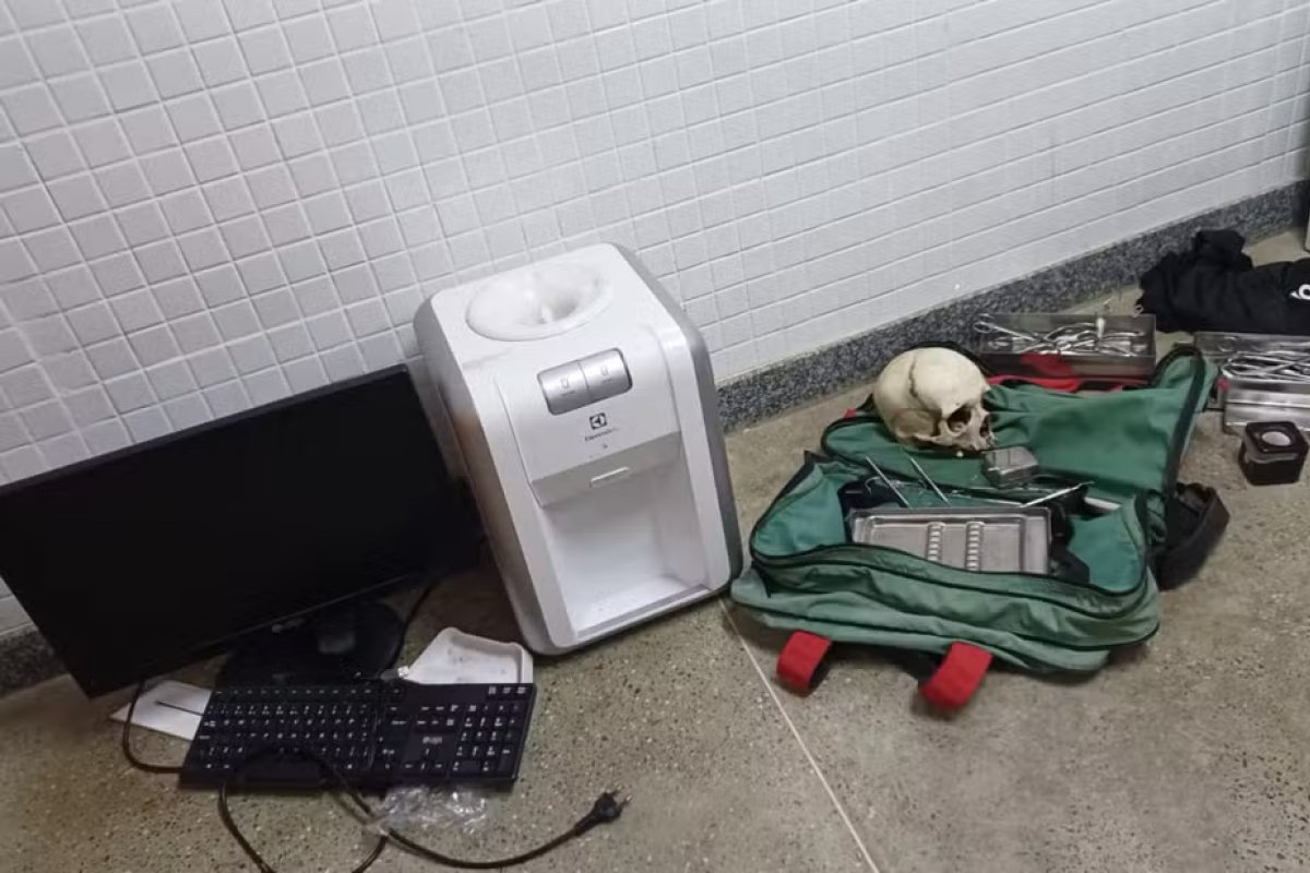 Três homens são presos acusados de furtar crânio humano em sede do DPT no sul da Bahia