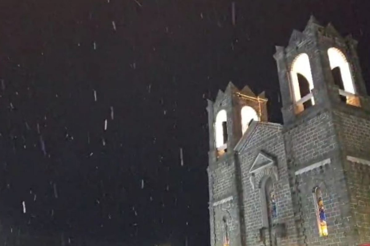 São Joaquim registra a primeira neve de 2024 em Santa Catarina