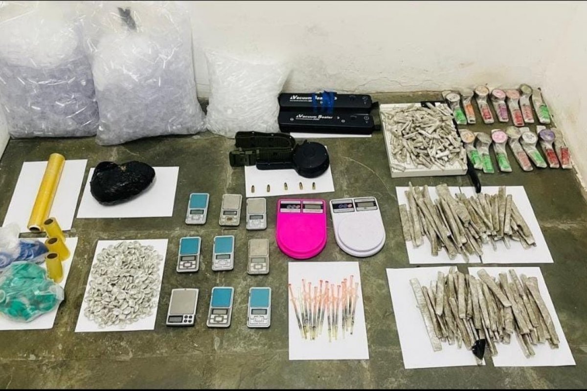 PM apreende carregador e droga na Engomadeira