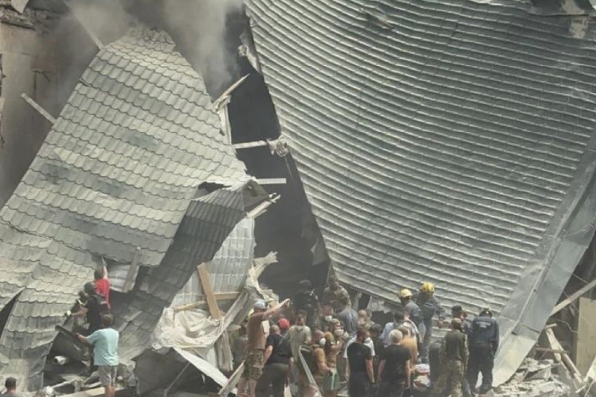 Zelensky acusa Rússia de usar míssil norte-coreano em ataque a Kiev