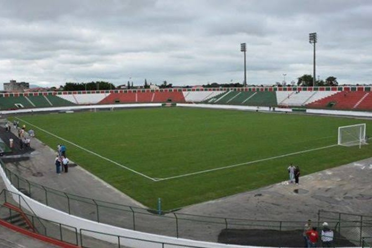 Valente, Vitória arranca empate com Flu de Feira nos acréscimos