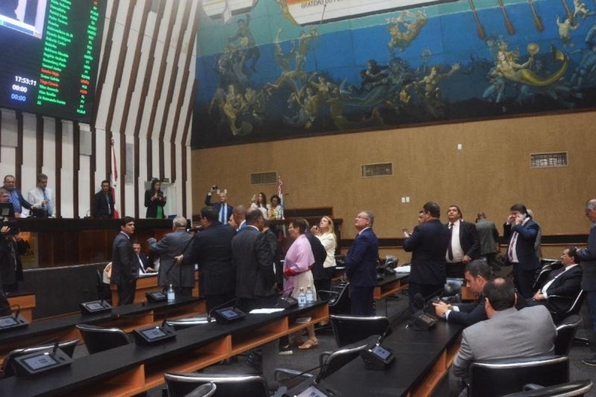 ALBA: deputados devem votar projetos que bloqueiam outras matérias na terça-feira (13)