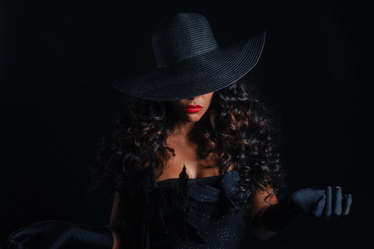 Novo lançamento de Ana Mametto traz música, audiovisual e livro sobre a entidade Pombagira!