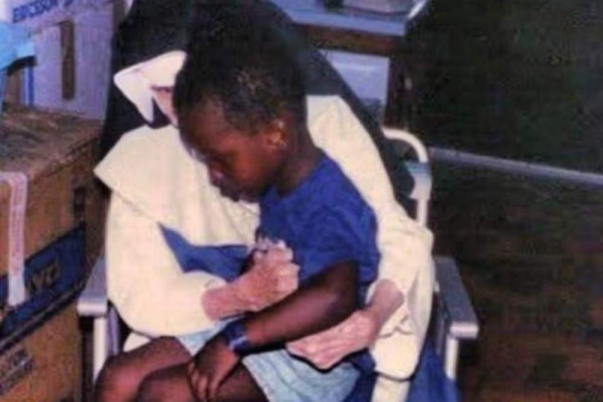 Thiaguinho relembra encontro com Irmã Dulce em Salvador: "Poderoso e lindo"