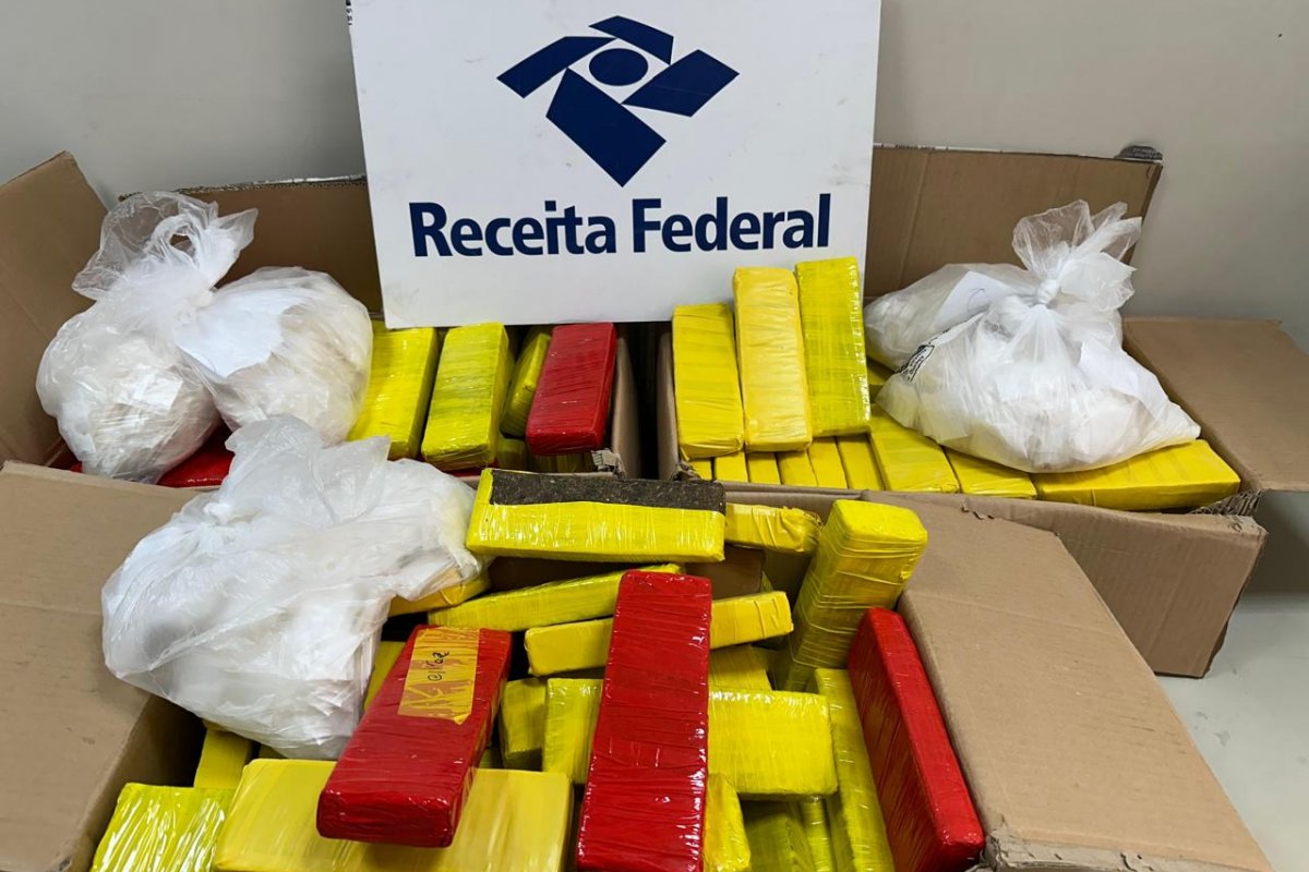 Receita Federal apreende 100 kg de drogas em transportadora na Bahia