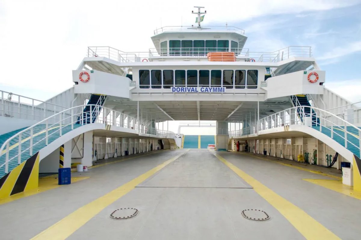 Ferry-boat opera com apenas 2 das 7 embarcações, e espera para carros chega a 10 horas