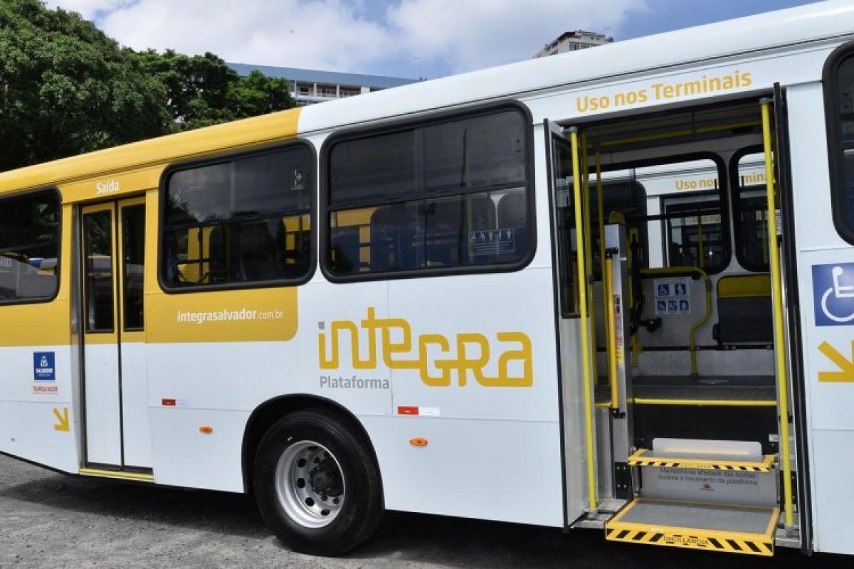 Homem é preso em flagrante após ejacular em mulher dentro de ônibus em Salvador