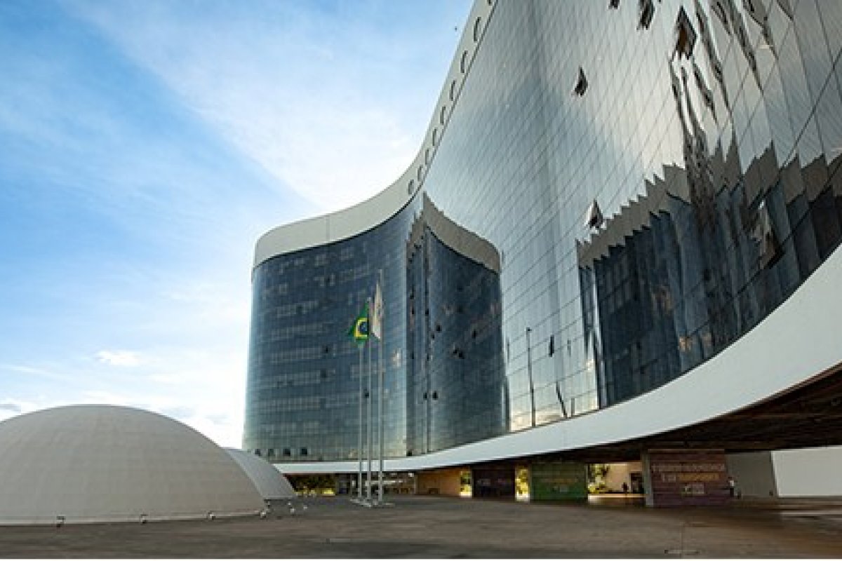 PSDB e PDT despencam em número de candidatos, e PL de Bolsonaro avança