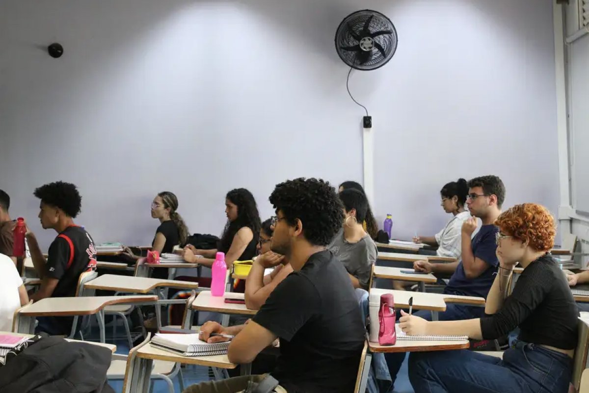 Acordo prevê isenção de taxa a pessoas de baixa renda em concursos públicos de Salvador
