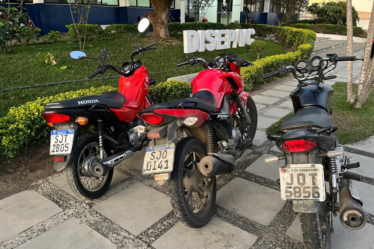 Dupla é presa com motocicletas roubadas em Vitória da Conquista
