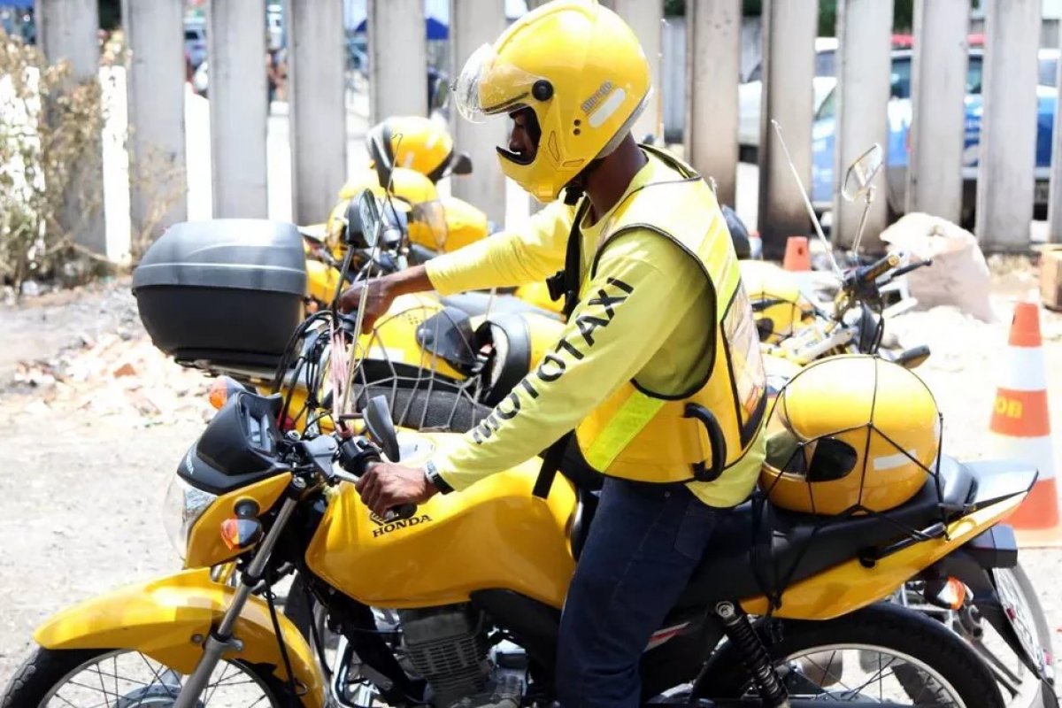 Sargento da PM é afastado por suspeita de cobrar propina a mototaxistas em Salvador